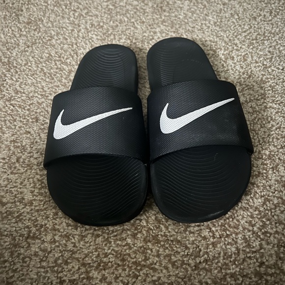 Nike “Kawa Slide Sandals” Size 6.5 Kids/8 Women’s (Black and White) - Picture 1 of 2